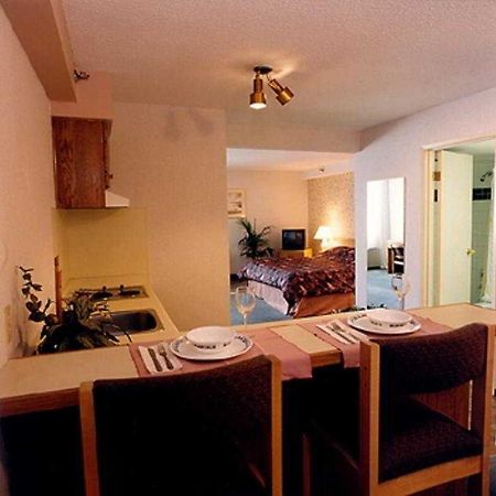 Executive Inn Express Vancouver Airport Ричмонд Номер фото