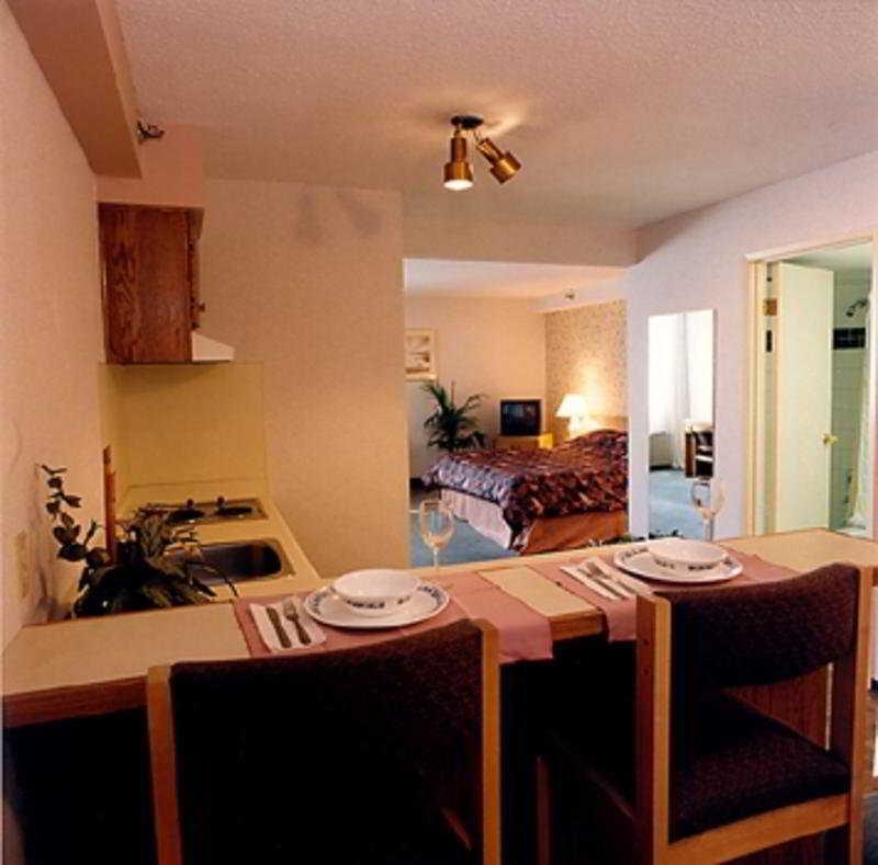 Executive Inn Express Vancouver Airport Ричмонд Номер фото